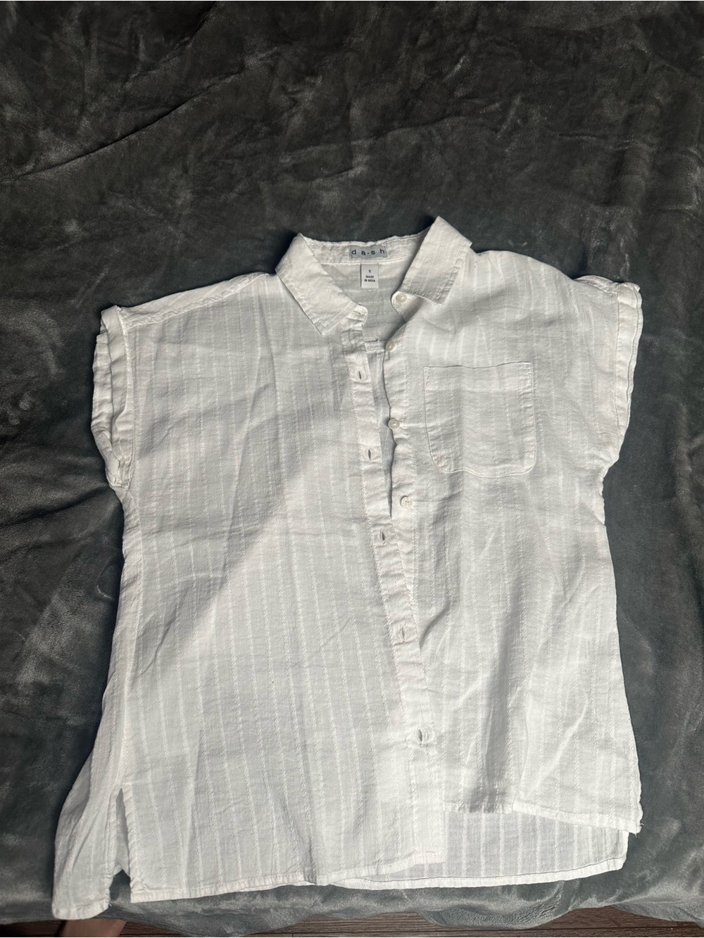 Casual White Short-Sleeve Button-Down Shirt